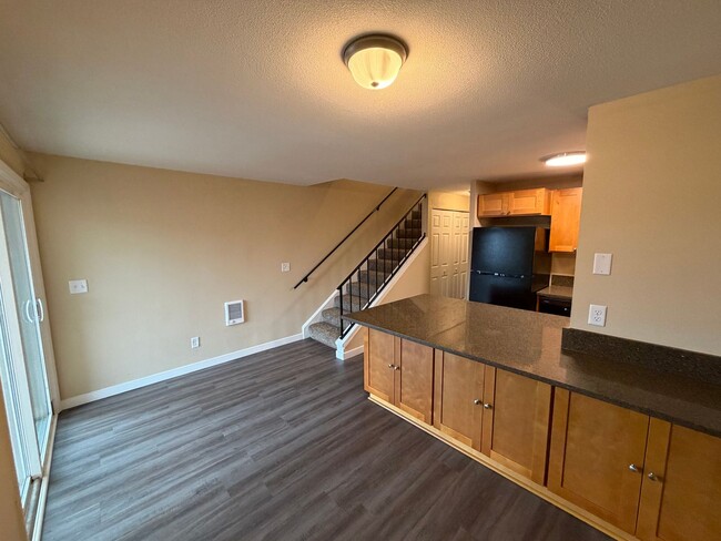 Building Photo - Sunnyside Duplex