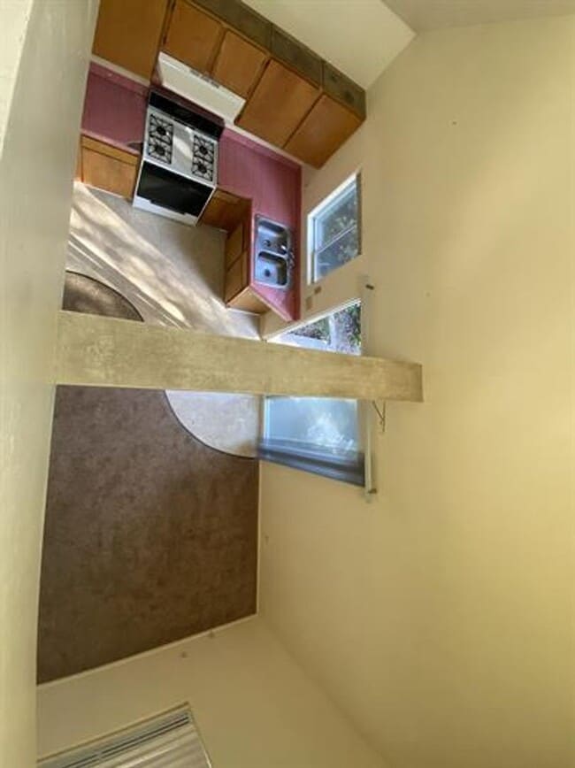 Building Photo - 1213 Spear Ave