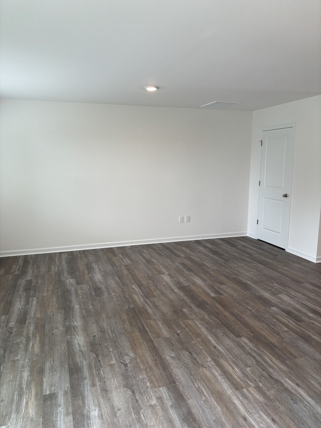 Building Photo - 45 Red Clover Dr