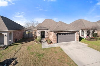 Building Photo - 37184 Sills Dr