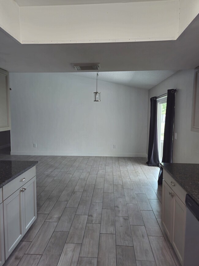 Building Photo - 108 Loredo Ln