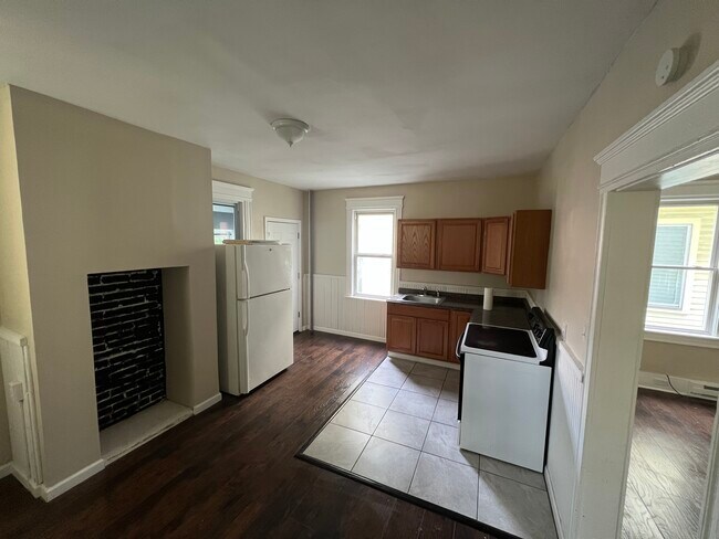 Primary Photo - 105 Sambourne St