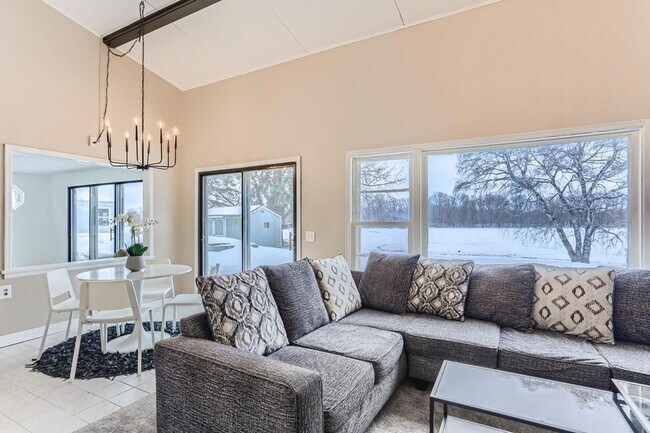 Building Photo - 5636 Twin Lake Terrace N