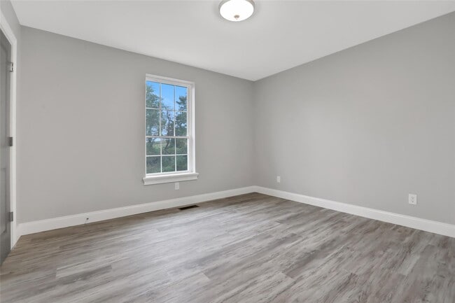 Building Photo - 108 Clarks Ln