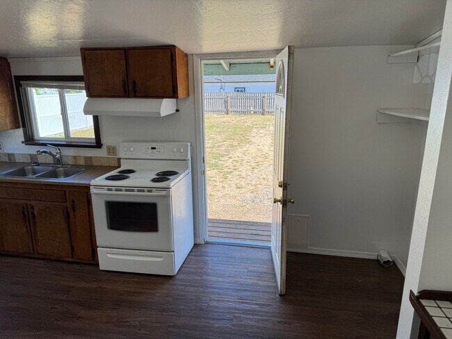 Building Photo - Charming 2-bedroom, 1-bath home in Cottage Grove!