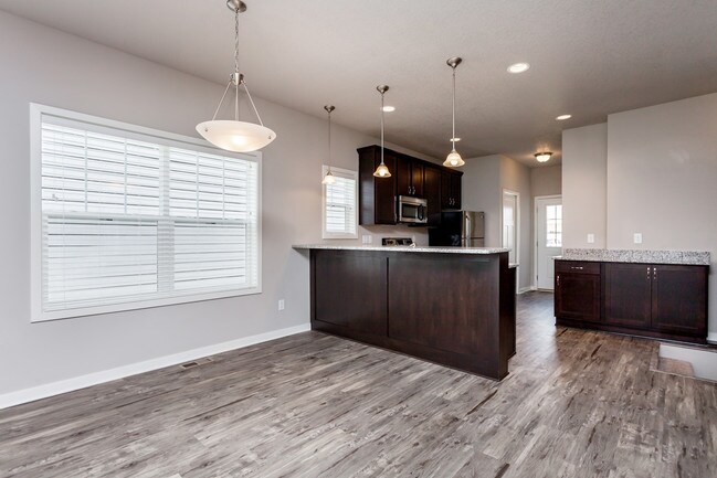 Building Photo - 2071 SW Cascade Falls Dr