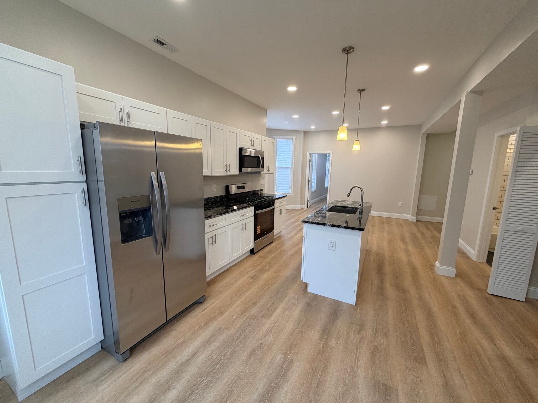 Kitchen - 3 E Overlea Ave