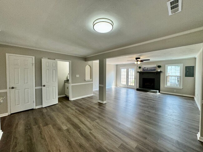 Building Photo - COMPLETELY Updated & Ready 08-21-26!! Sparkling Community Pool - Pet Friendly - Fenced Backyard!