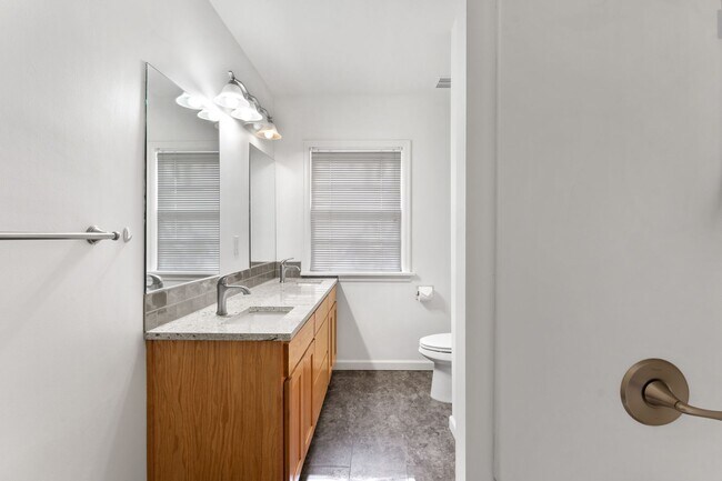 Building Photo - Spacious 6 Bed 2 Bath Home- N Portland Charmer!