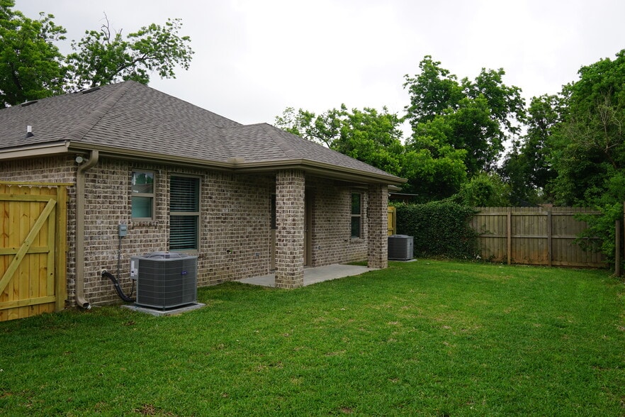 Primary Photo - 2510 Avenue H Ste A