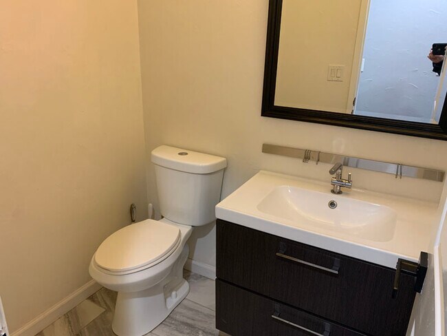 Building Photo - 3406 Bristol Ct