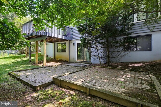 Building Photo - 6103 Triangle Dr