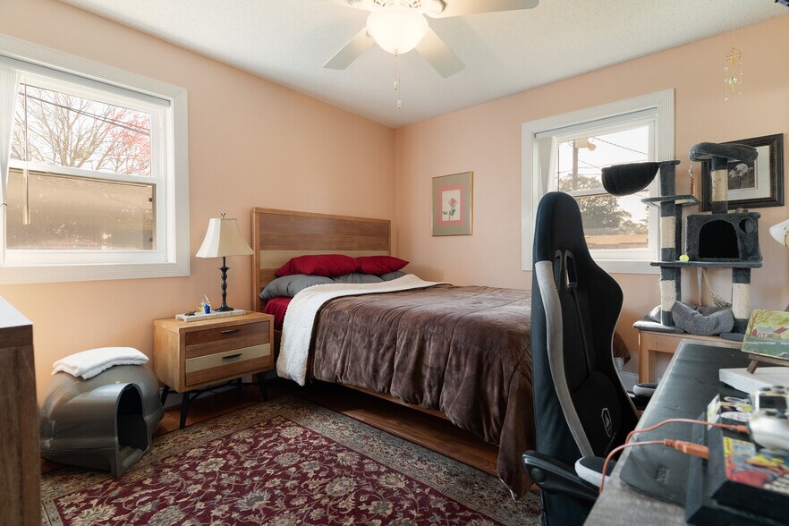 bedroom 1 - 666 Fairway Ave NE