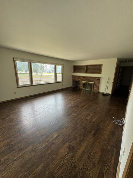Living Room - 1500 Woodside Dr