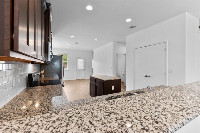 Building Photo - 213 Michaelis Dr