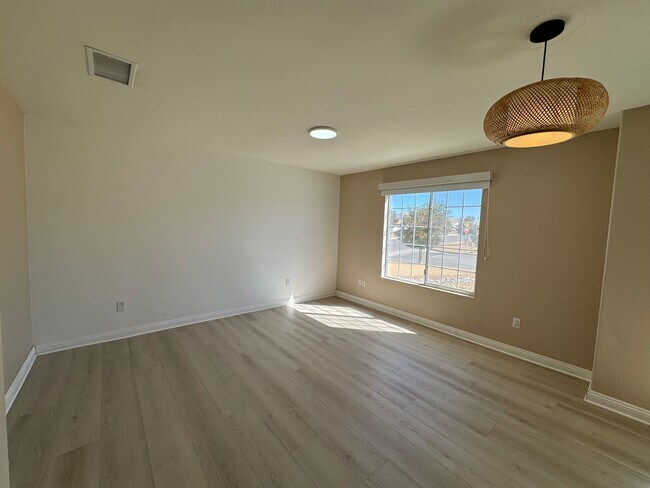 Building Photo - Luxury Skyline Ranch Home with Pool & Stunning Views