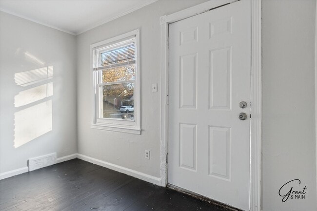 Building Photo - 3 bedroom bungalow - $1,200