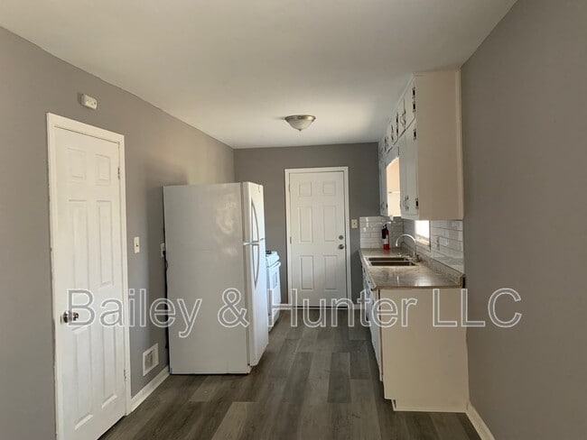 Building Photo - 1421 Adele Ave SW
