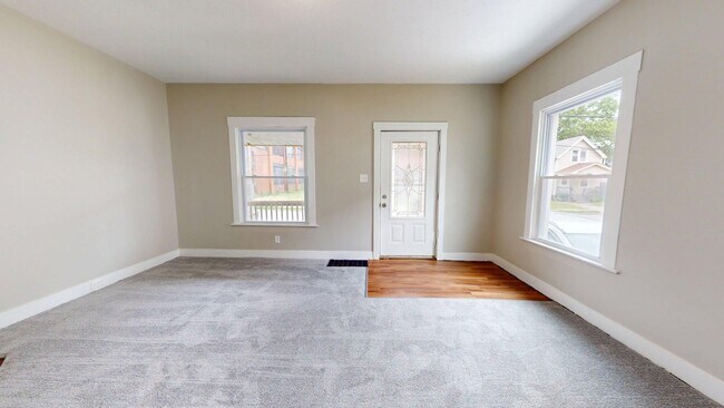 Building Photo - Madison/West Blvd neighborhood: 3 bedroom/1 bath single family home.