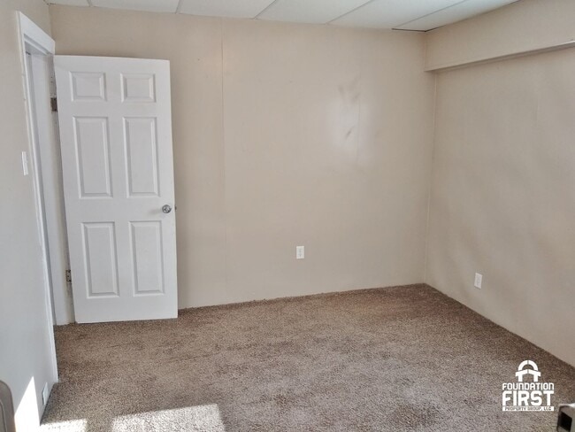 Building Photo - 5 Bed / 2 Bath Single Family Duplex