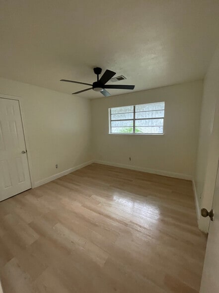 Building Photo - 1111 Irish Dr