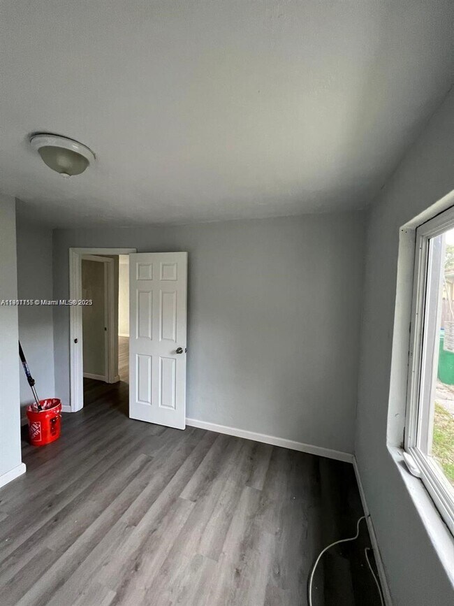 Building Photo - 2864 NW 6th Ct