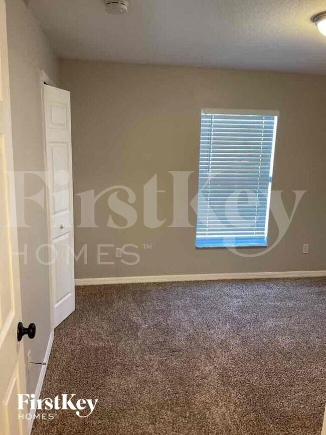 Building Photo - 739 N Midland Dr