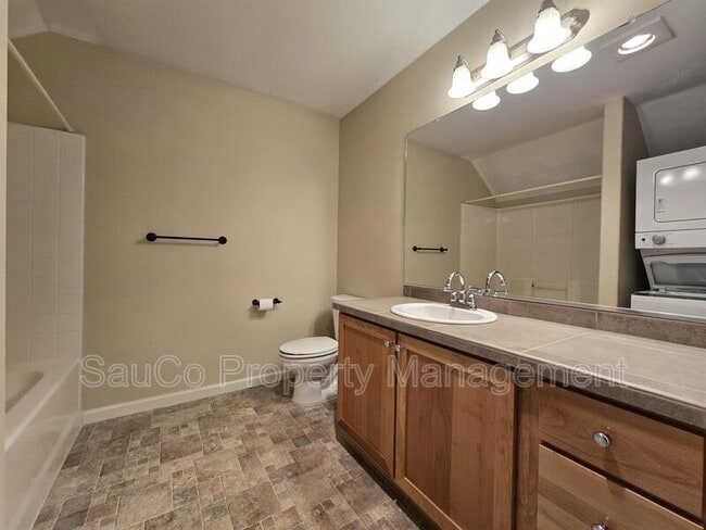 Building Photo - 10651 NE Red Wing Way