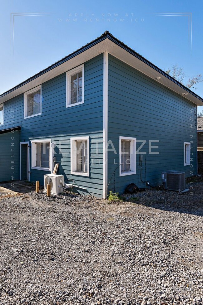 Building Photo - 1704 McGill Ave