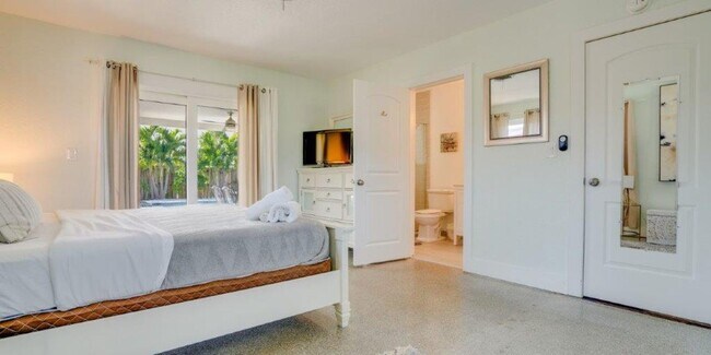 Building Photo - Step Into Sunshine: Modern Charm Meets Coa...