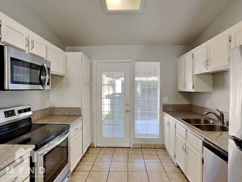 Building Photo - 605 Jonathan Glen Way