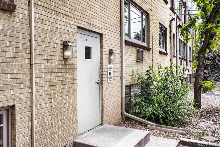 Building Photo - 969 S Pearl St