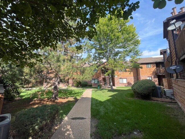 Building Photo - Super 1 Bedroom Condo in Perfect Condition!