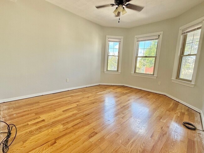 Building Photo - 184 Boston St