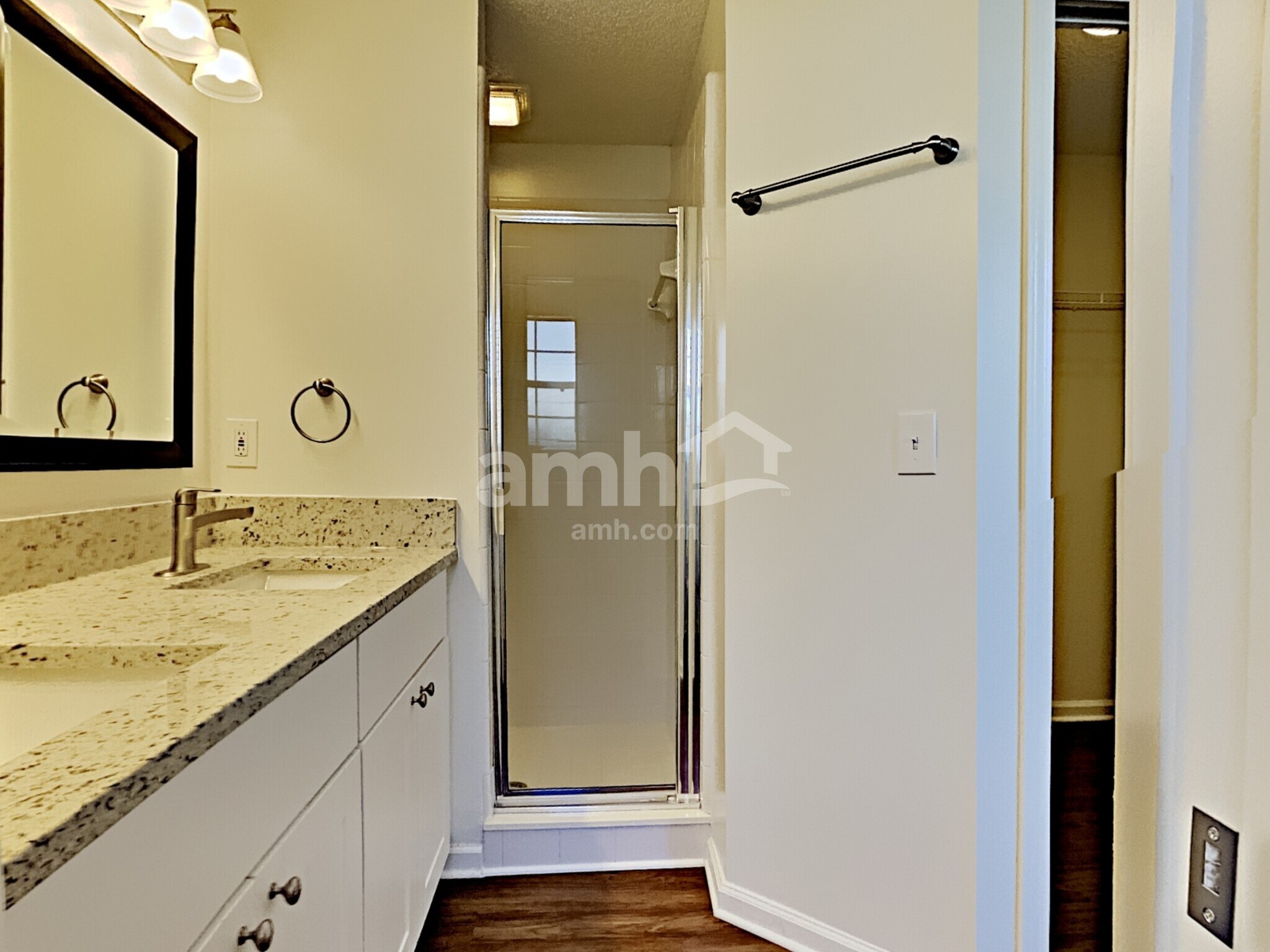 Building Photo - 3766 Woodbriar Dr