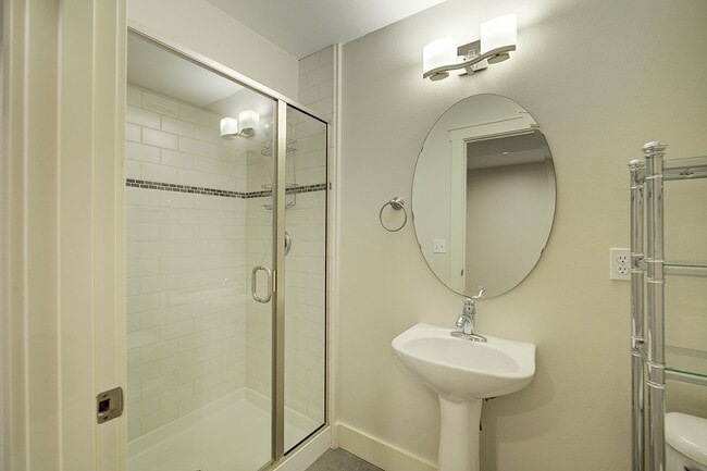 Building Photo - 3Bd/3.25Ba Kirkland Townhome