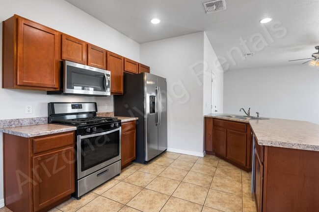 Building Photo - CHARMING TWO BEDROOM