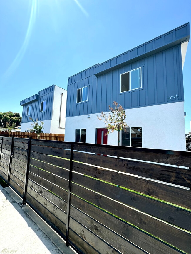 Building Photo - 5871 Towne Ave