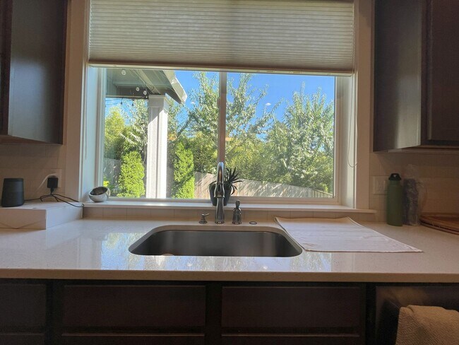 Building Photo - Expansive 4-Bedroom Home with Office, Ente...