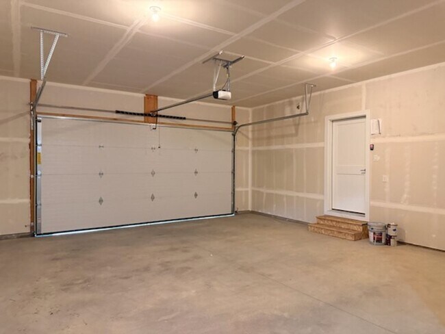 Building Photo - Beautiful Home new construction