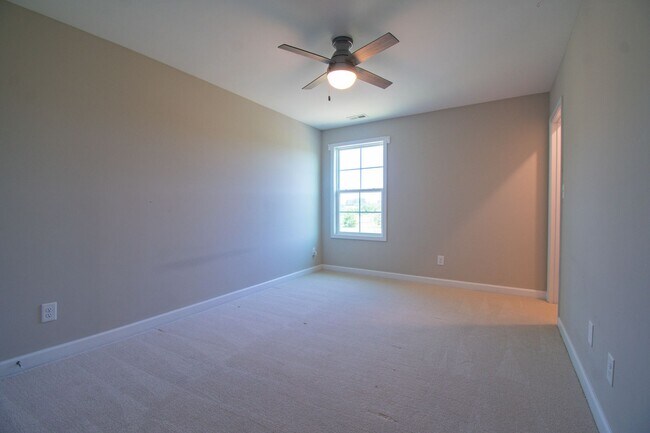 Building Photo - Available July 1! 4 Bedroom 2.5 Bathroom