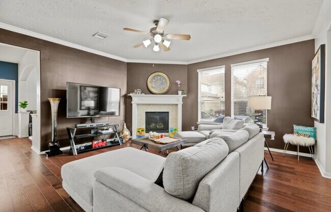 Primary Photo - 7402 Hollister Rdg