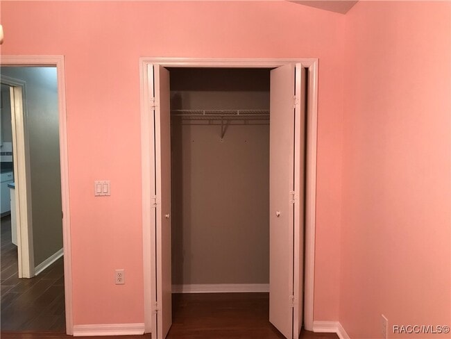 Building Photo - 2595 N Brentwood Cir