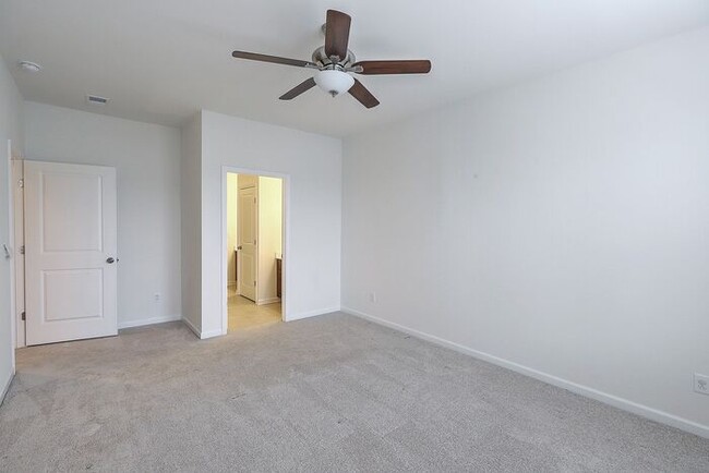 Building Photo - Spacious Mt. Pleasant Townhome!