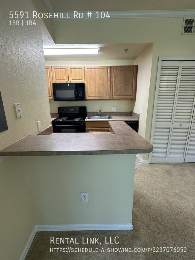 Building Photo - Resort-Style Living Just Minutes from Sies...