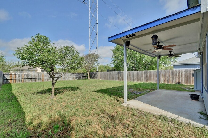Building Photo - 1609 Lantern Light Dr