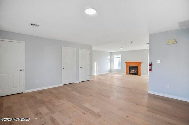 Building Photo - 410 Bayview Ave