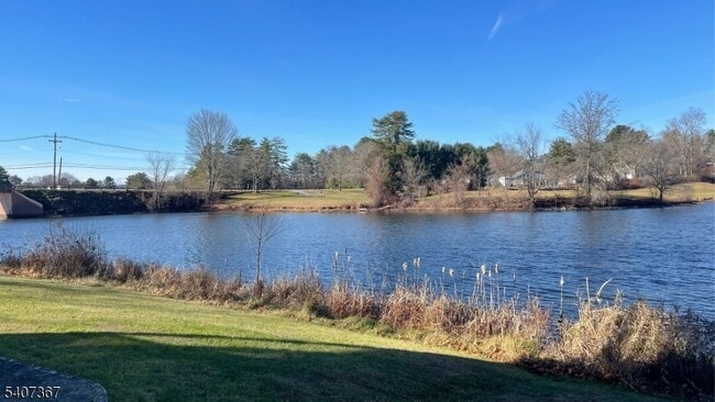 Building Photo - 306 Lake Shore S