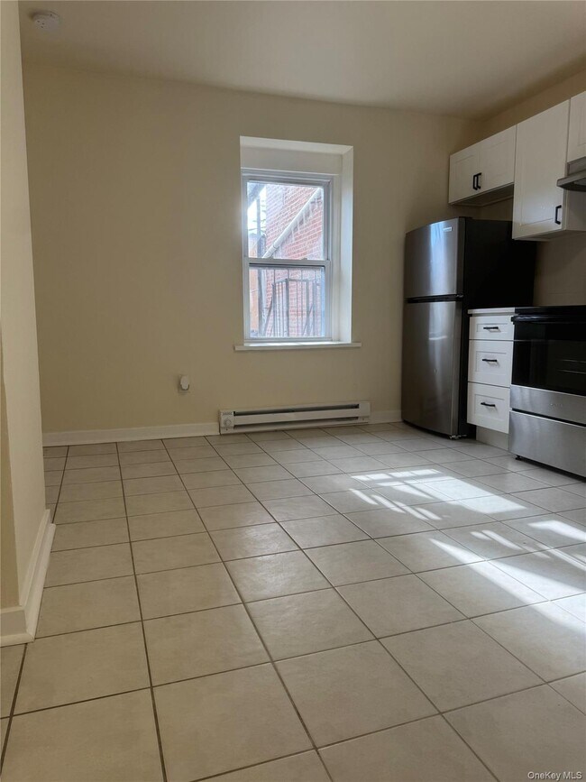 Building Photo - 155 Main St