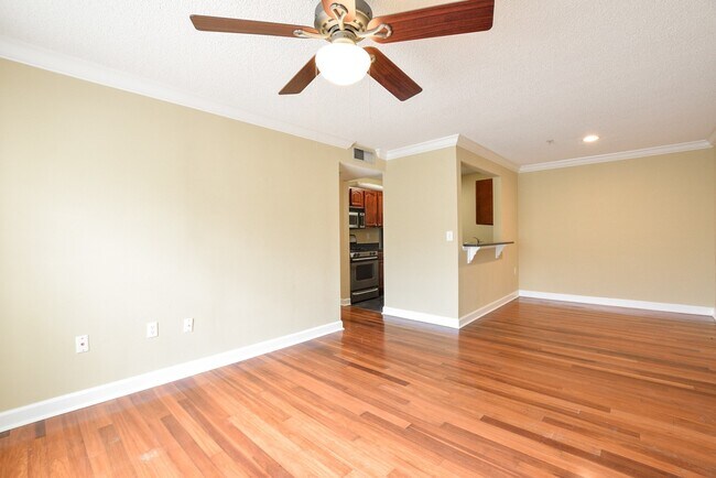 Building Photo - Miriada Condominums - 3 Bed 2 Bath for Ren...